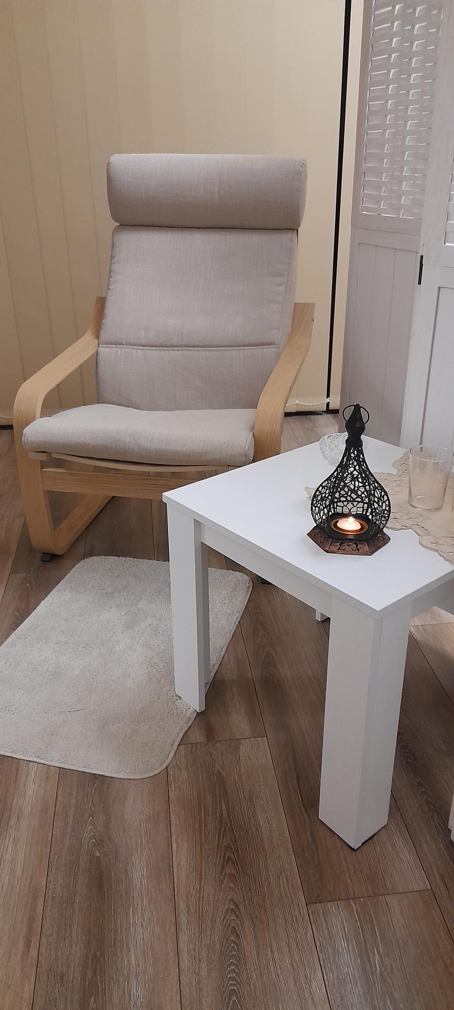 Čekací místnost s křeslem